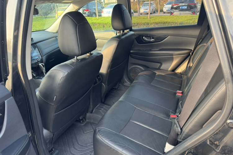 日产 奇骏 2019款 2.0L CVT智联舒适版 2WD中控内饰7004