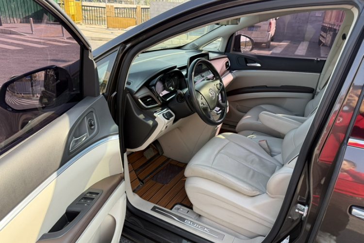 别克GL8 2020款 陆上公务舱 652T 尊贵型局部细节19