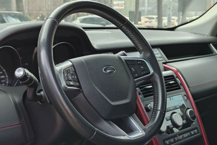 路虎 发现神行 2019款 240PS SE Dynamic版 国VI中控内饰7001