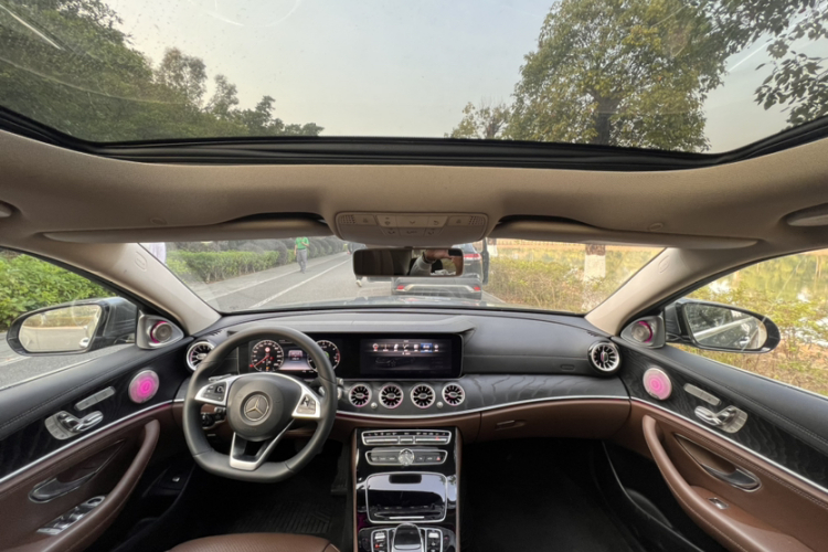 奔驰E级 2016款 E 300 L 运动豪华型局部细节22