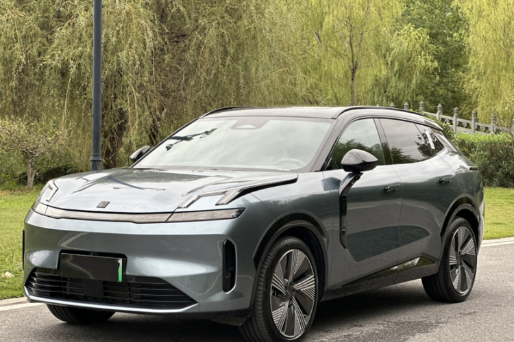 领克08 EM-P 2025款 220km 四驱性能Halo车身外观6005