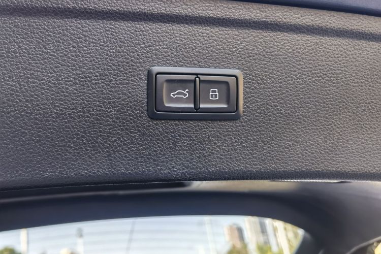 奥迪Q5L 2020款 改款 40 TFSI 荣享时尚型中控内饰7015