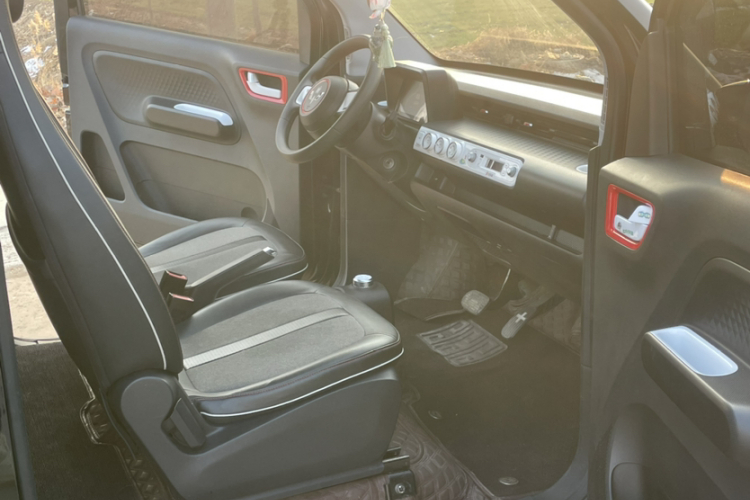 五菱汽车 宏光MINIEV 2022款 GAMEBOY 300km 玩咖款 磷酸铁锂车身外观6005