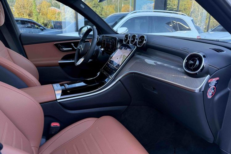 奔驰GLC 2023款 GLC 260 L 4MATIC 动感型 7座中控内饰7005