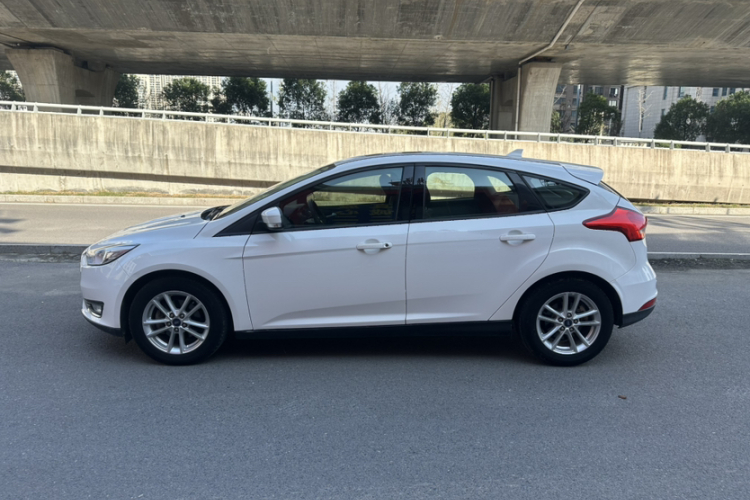 福特 福克斯 2017款 两厢 1.6L 自动风尚型智行版车身外观6002