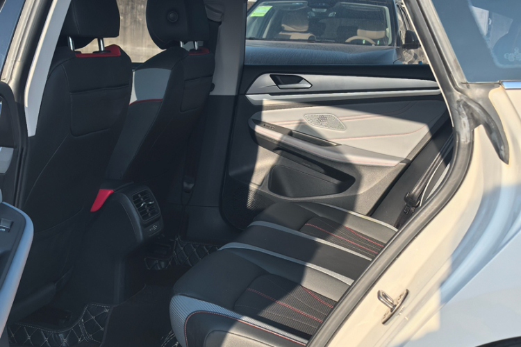 大众 2023款 凌渡L 280TSI DSG酷辣版中控内饰7002