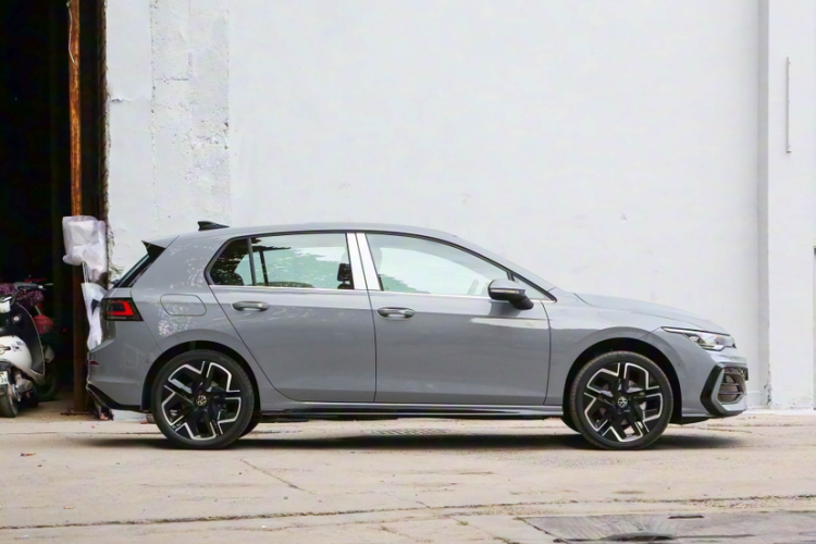 大众 高尔夫 2025款 300TSI R-Line车身外观6002