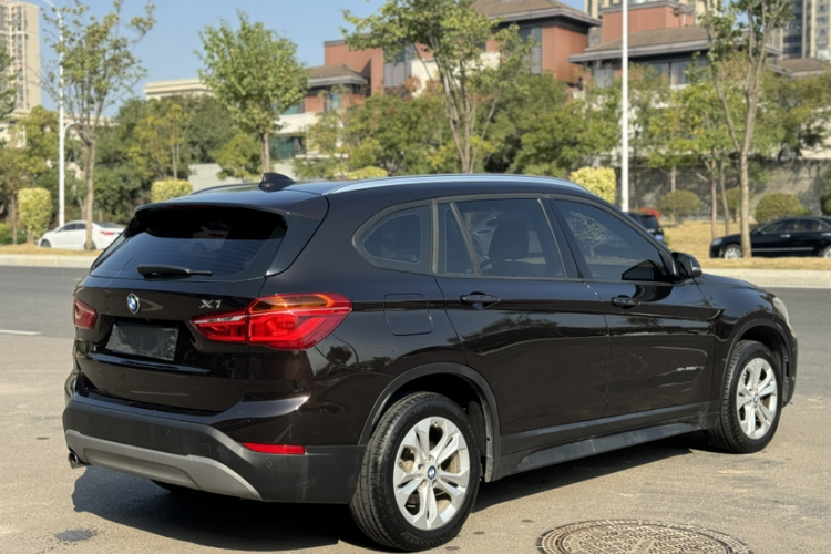 宝马X1 2016款 sDrive18Li 尊享型车身外观6006