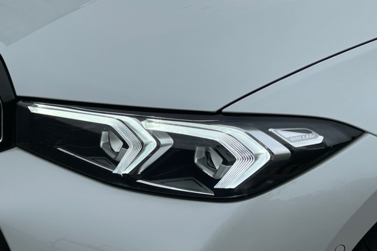 宝马3系 2025款 330Li M运动曜夜套装车身外观6007