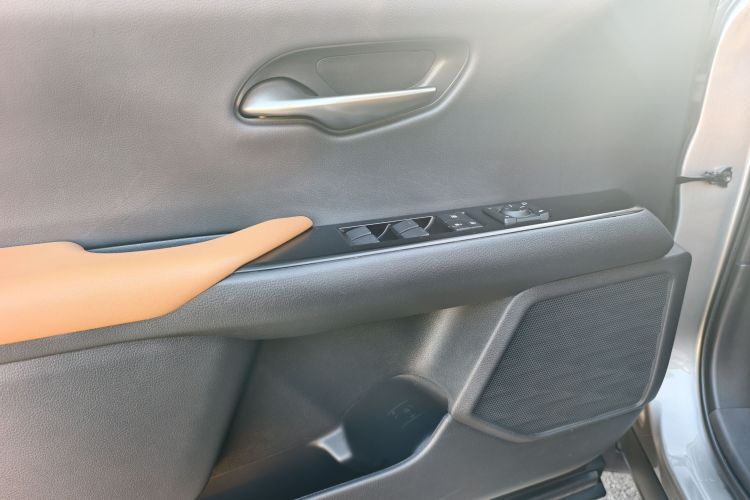 雷克萨斯UX新能源 2020款 300e 纯·悦版中控内饰7002