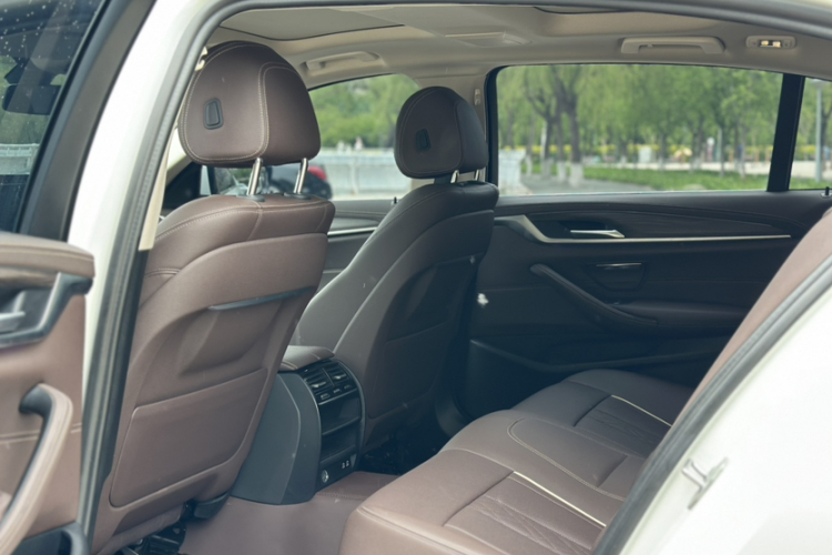 宝马5系 2021款 530Li xDrive 豪华套装中控内饰7003