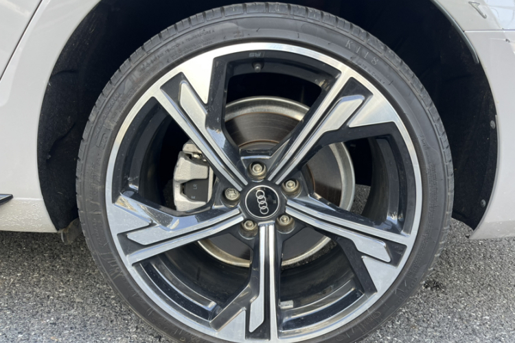 奥迪A4L 2024款 40 TFSI 豪华动感型(星夜版)车身外观6008