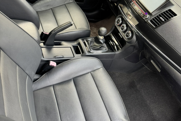 三菱 翼神 2012款 致尚版 1.8L 手动豪华型局部细节16