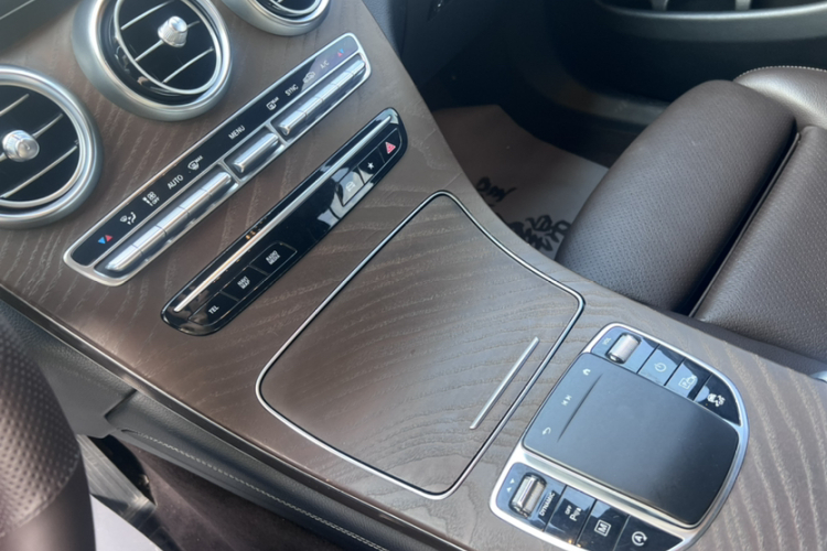 奔驰GLC 2020款 GLC 260 L 4MATIC 豪华型中控内饰7011