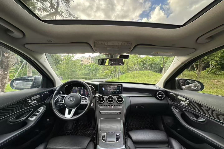 奔驰C级 2019款 改款 C 260 L 运动版中控内饰7003