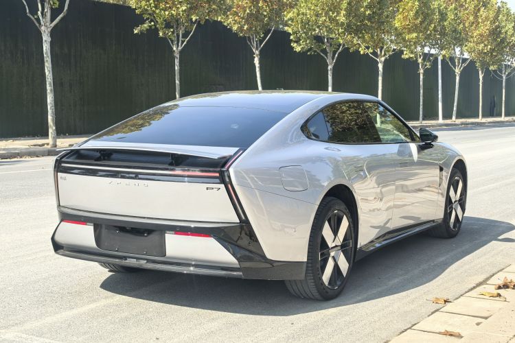 小鹏P7 2025款 702 长续航 Ultra车身外观6006