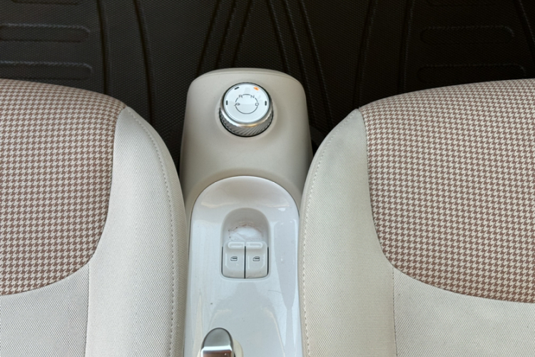 五菱汽车 宏光MINIEV 2024款 第三代 215km 青春版局部细节18