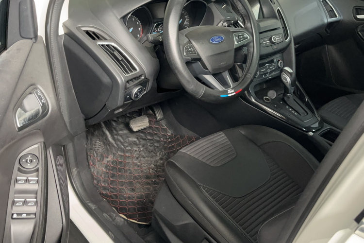 福特 福克斯 2017款 两厢 EcoBoost 180 自动精英型中控内饰7001