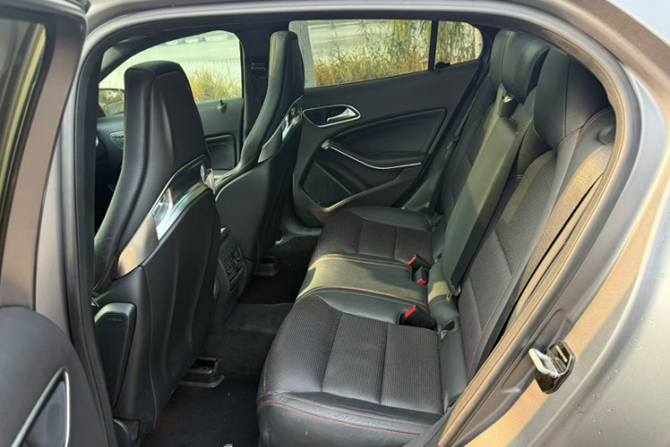 奔驰GLA AMG 2015款 AMG GLA 45 4MATIC中控内饰7012