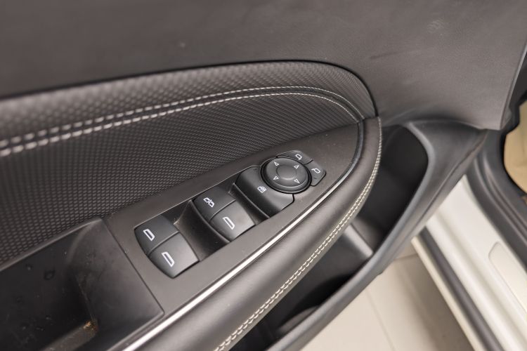 别克 君威 2024款 25T 超享版中控内饰7004