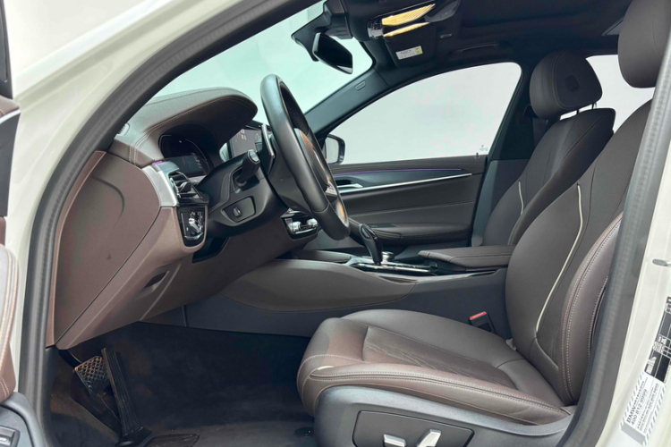 宝马5系 2023款 530Li 领先型 M运动套装局部细节19