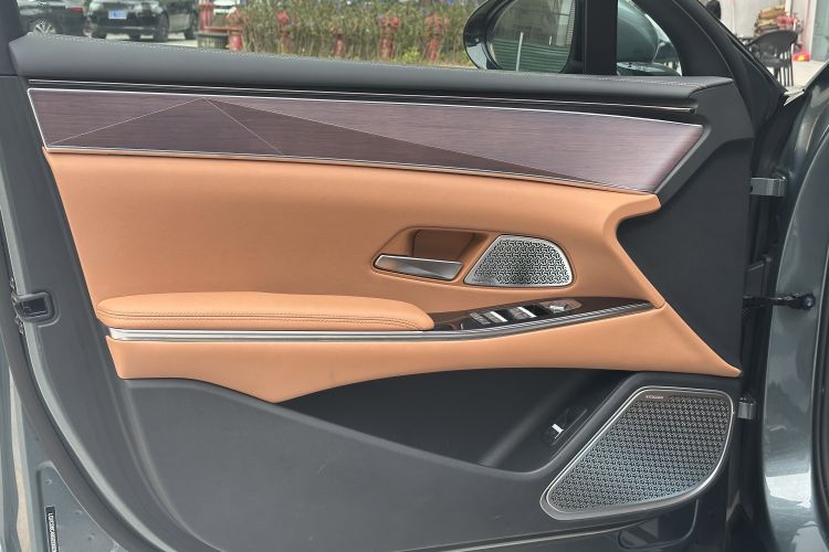 比亚迪 汉L 2025款 DM-p 四驱激光雷达旗舰型局部细节9006