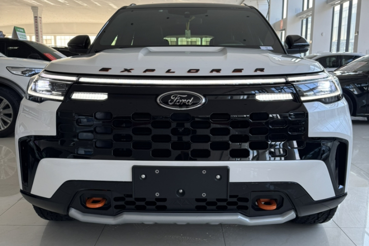 福特 探险者 2023款 EcoBoost 285 昆仑巅峰版 6座车身外观6004