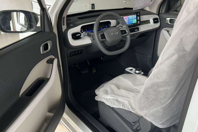 吉利银河 熊猫 2025款 210km 元气熊中控内饰7002