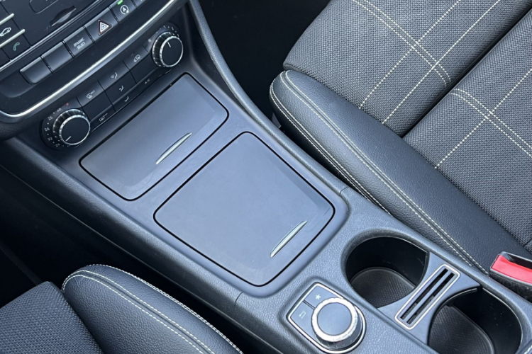 奔驰CLA 2016款 CLA 200 动感型中控内饰7010