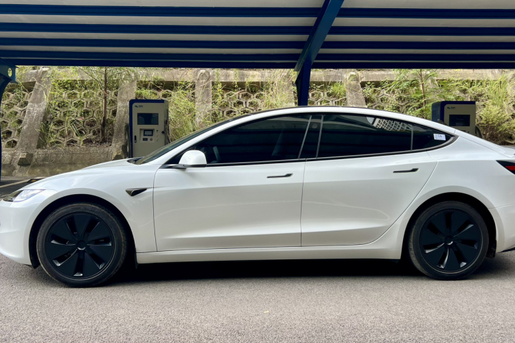 特斯拉 Model 3 2025款 后轮驱动版车身外观6009