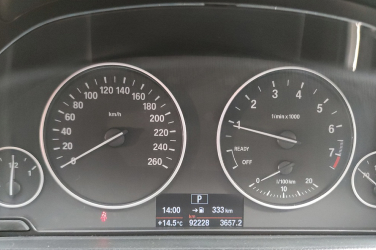 宝马3系 2016款 316Li 时尚型中控内饰15