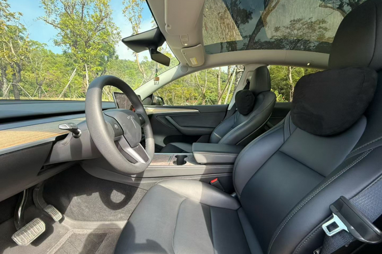 特斯拉 Model Y 2023款 长续航全轮驱动版中控内饰7002