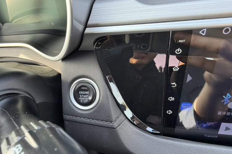 吉利汽车 帝豪 2018款 1.5L 手动向上互联版中控内饰7013