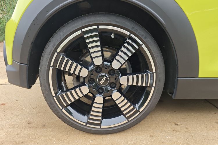 MINI 2023款 2.0T COOPER S CABRIO 艺术家车身外观6013