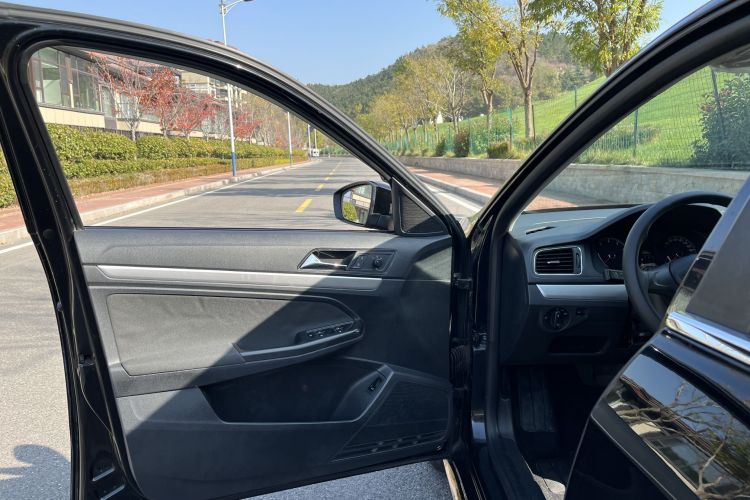 大众 朗逸 2015款 1.6L 自动风尚版中控内饰7002