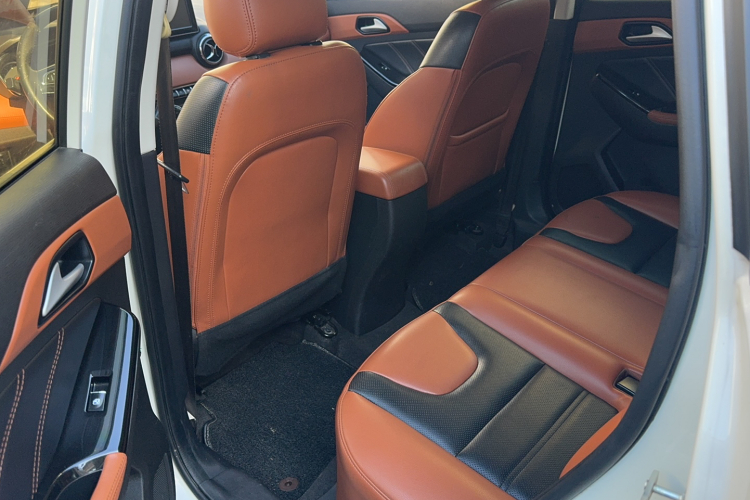 北京汽车 绅宝X35 2016款 1.5L 自动豪华版中控内饰7002