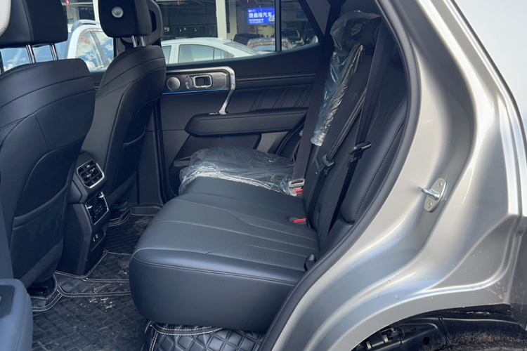 坦克400 2025款 2.4T 柴油版中控内饰7003