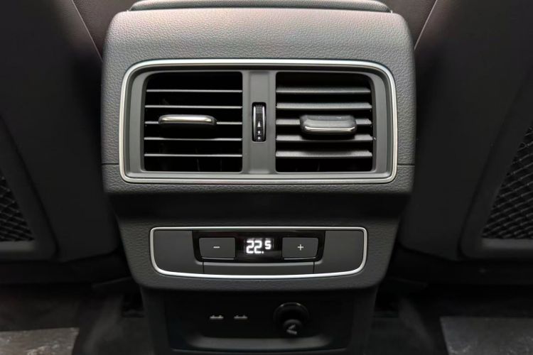 奥迪Q5L 2022款 改款 40T 豪华动感型中控内饰7004