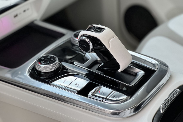 超境汽车 共创坦克300 2021款 2.0T 赛博坦克中控内饰7004