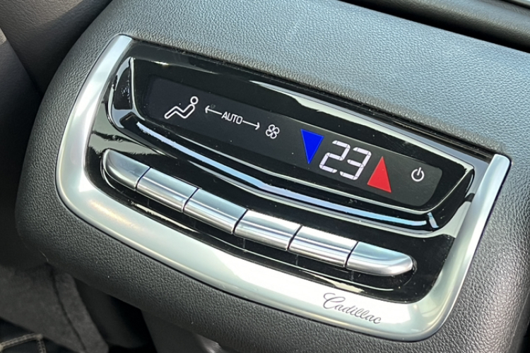 凯迪拉克XT6 2022款 2.0T 六座四驱豪华型标准版中控内饰7004