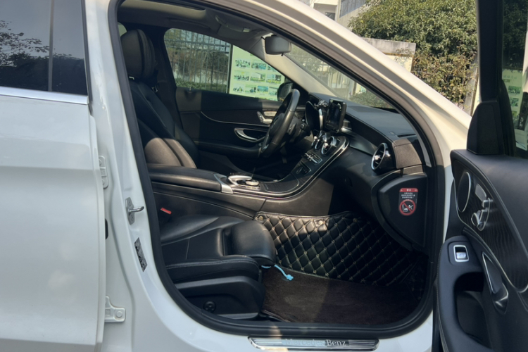 奔驰C级 2017款 C 200 L 运动版中控内饰7006