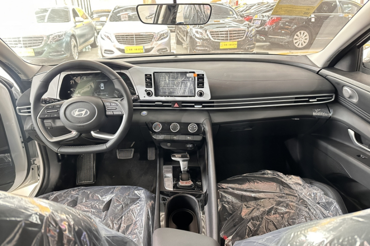 现代 伊兰特 2023款 1.5L CVT GLX精英版中控内饰7001