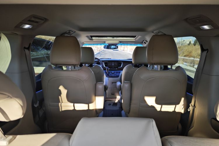 别克GL8 2015款 2.4L 豪华商务尊享版中控内饰7006