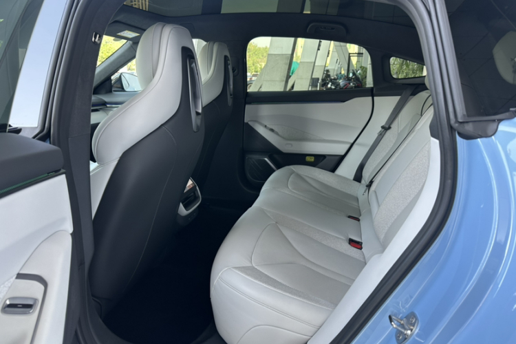 小鹏P7 2025款 702 长续航 Ultra中控内饰7005