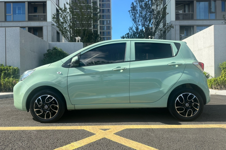 长安欧尚 奔奔E-Star 2021款 国民版 心悦版 磷酸铁锂（31.18kWh）车身外观6005