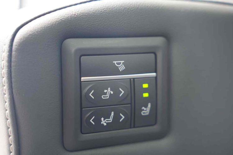 丰田 赛那SIENNA 2024款 2.5L混动 至尊版中控内饰7014