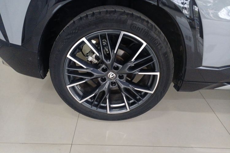 长安UNI-T 2023款 第二代 1.5T 尊贵型车身外观6004