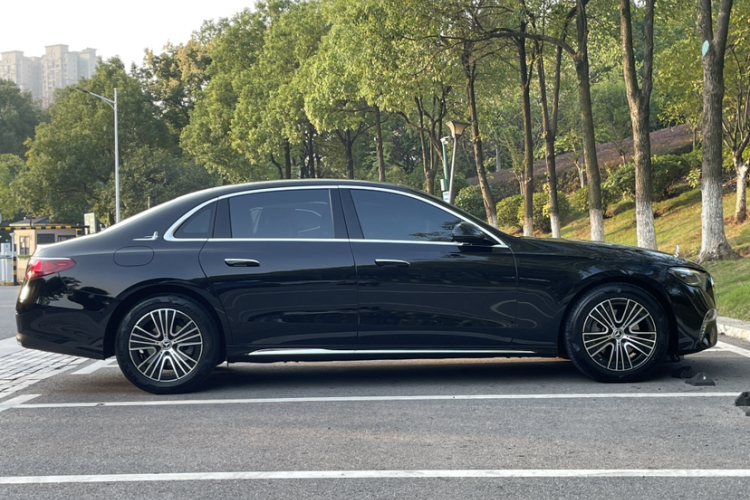 奔驰E级 2024款 E 260 L车身外观6002