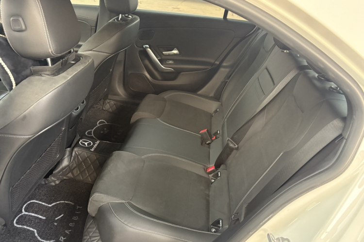 奔驰A级 2019款 A 180 L 运动轿车中控内饰7005