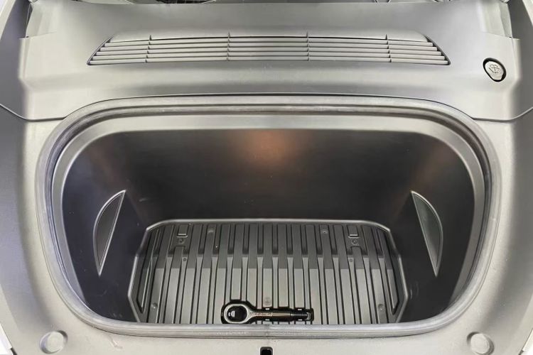 特斯拉 Model Y 2021款 标准续航后驱版局部细节24